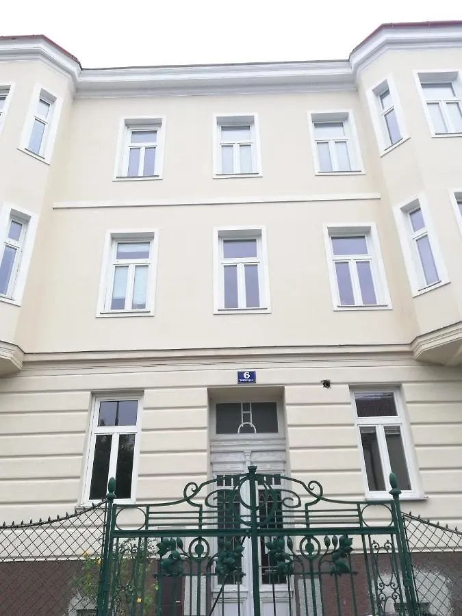 Central Living Apartments - Schoenbrunn Vienna Austria