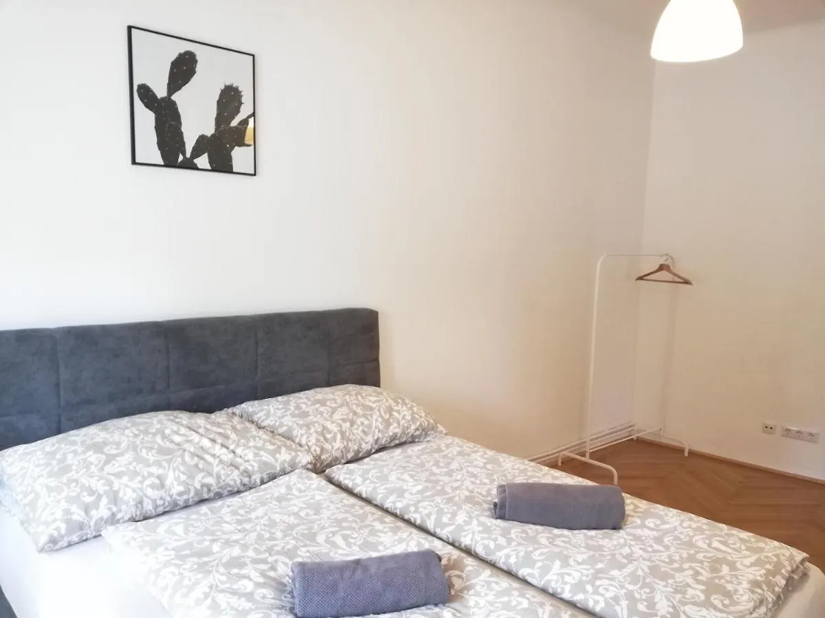 Central Living Apartments - Schoenbrunn Vienna 0*,  Austria