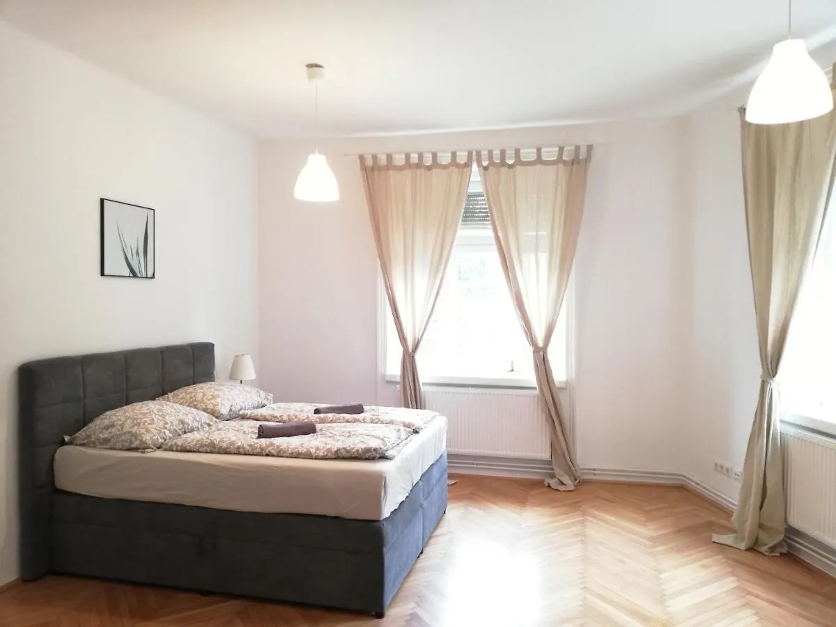 Central Living Apartments - Schoenbrunn Vienna 0*,