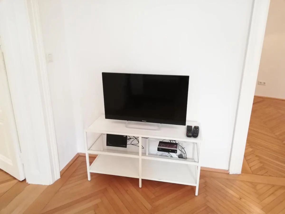 Central Living Apartments - Schoenbrunn Vienna 0*,  Austria