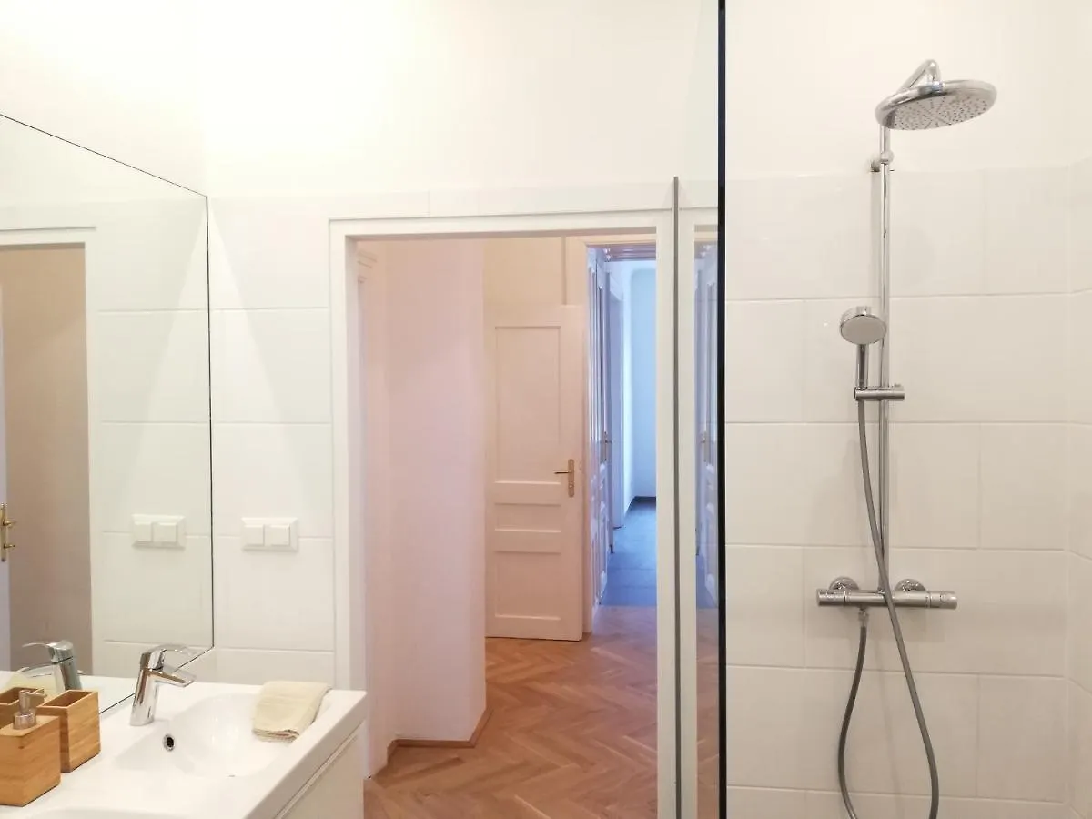 Central Living Apartments - Schoenbrunn Vienna Austria