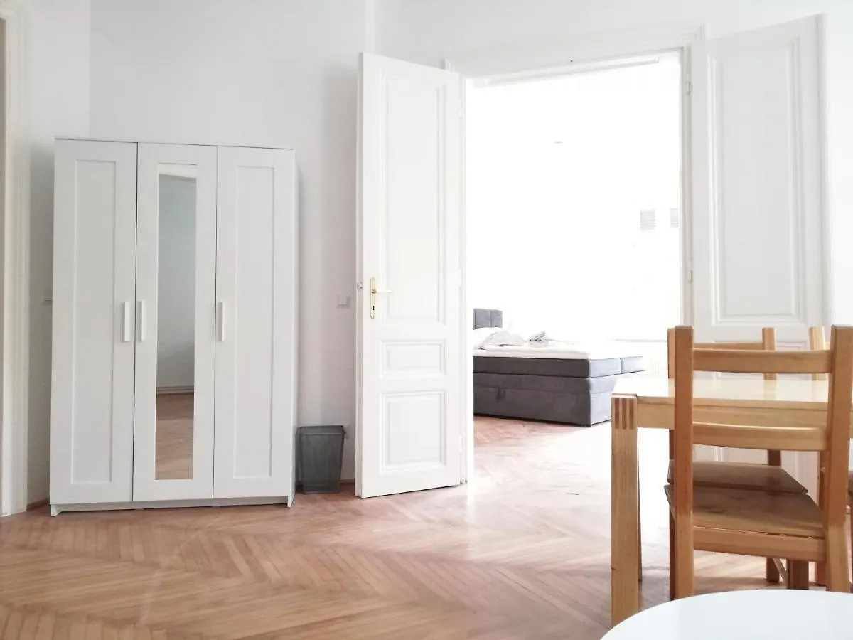 Central Living Apartments - Schoenbrunn Vienna Austria
