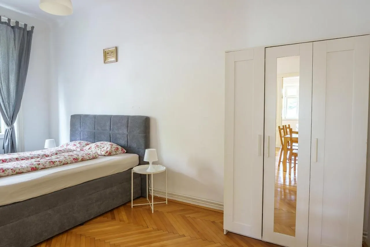 Central Living Apartments - Schoenbrunn Vienna Austria
