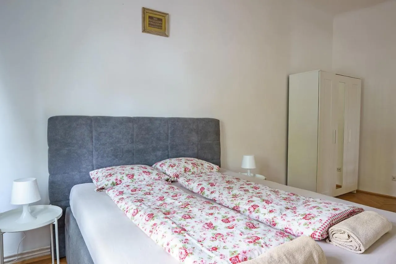 Central Living Apartments - Schoenbrunn Vienna Austria