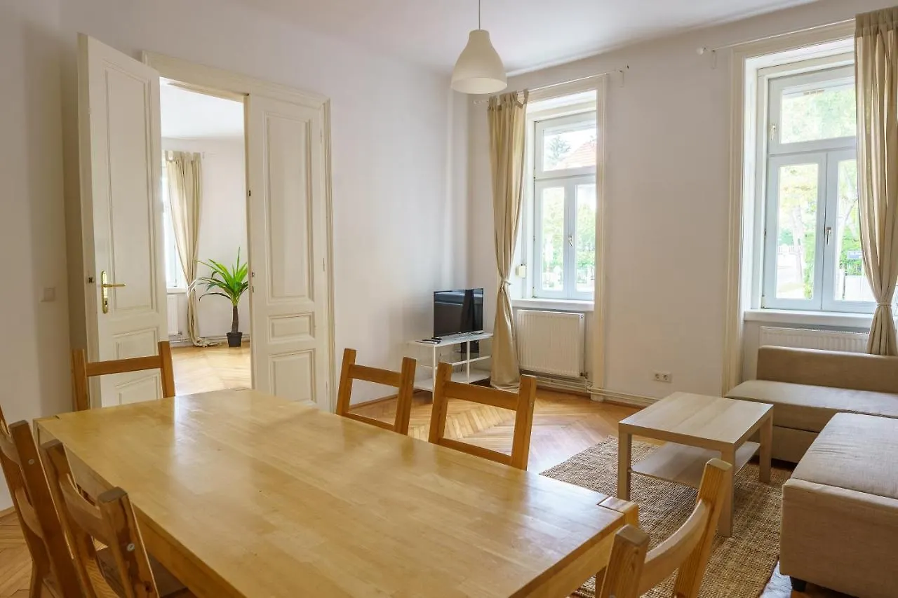 Central Living Apartments - Schoenbrunn Vienna 0*,  Austria