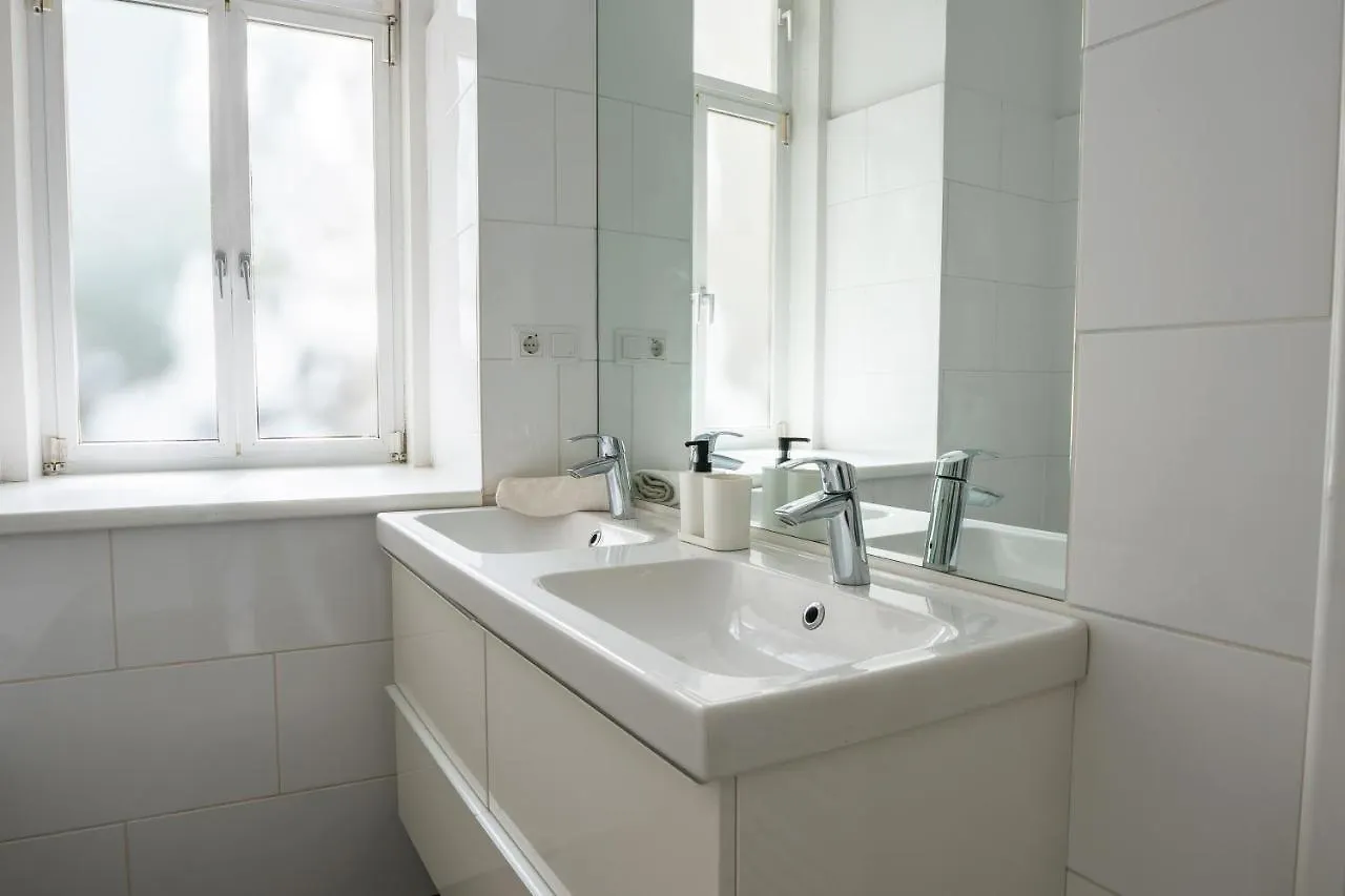 Central Living Apartments - Schoenbrunn Vienna Austria