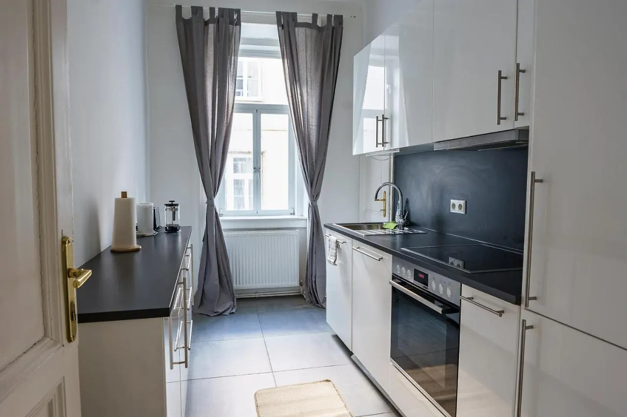 Central Living Apartments - Schoenbrunn Vienna