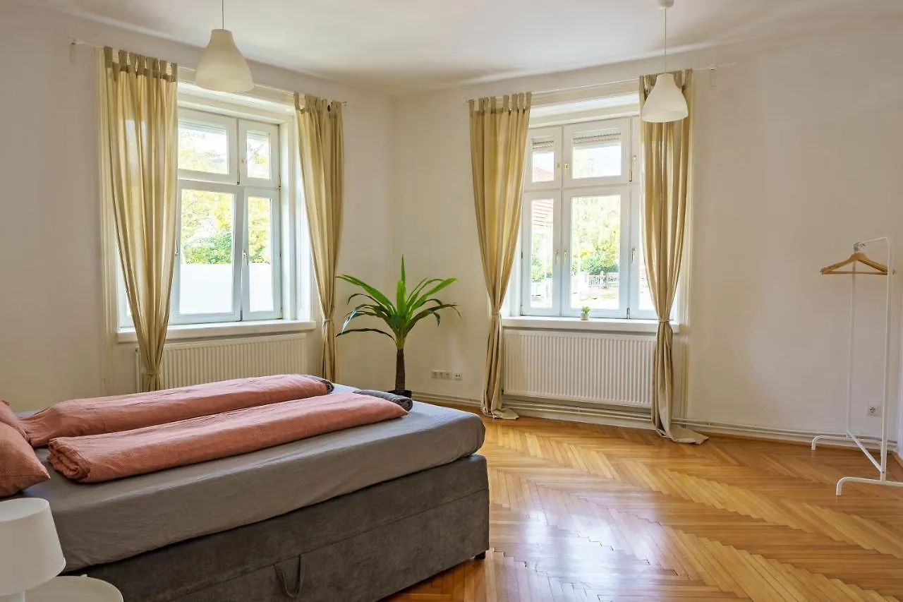 Central Living Apartments - Schoenbrunn Vienna Austria