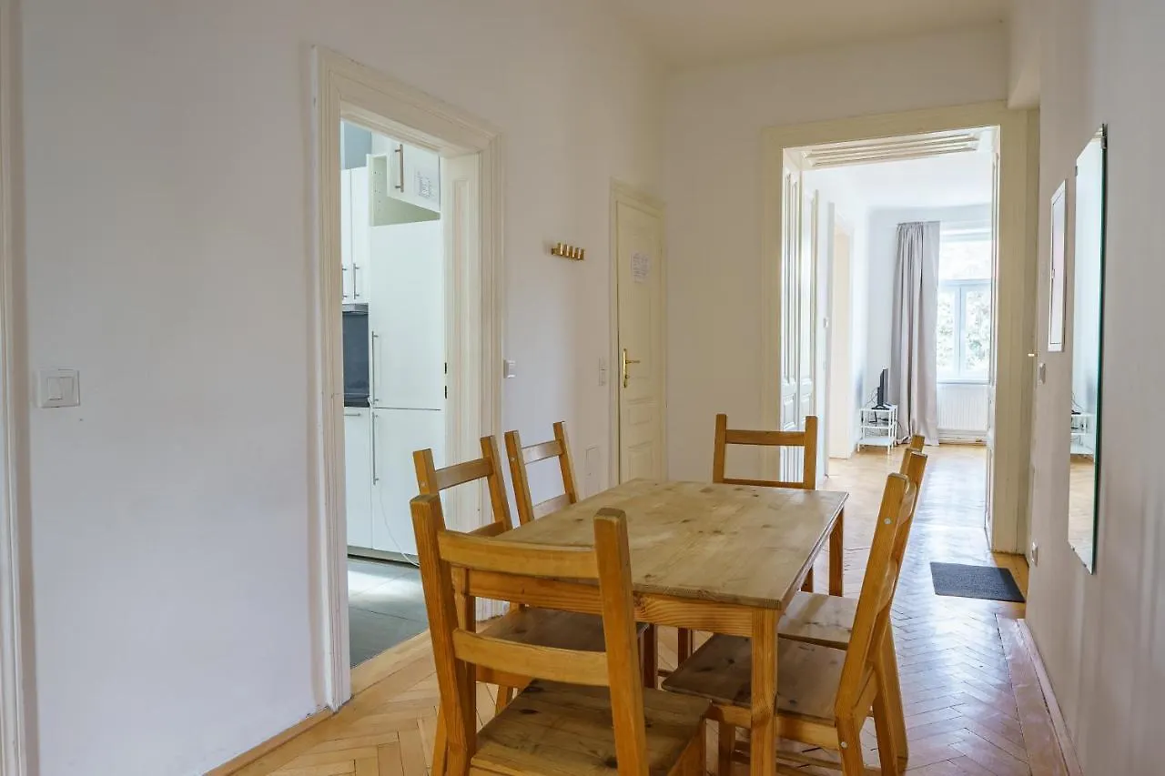 Central Living Apartments - Schoenbrunn Vienna Austria