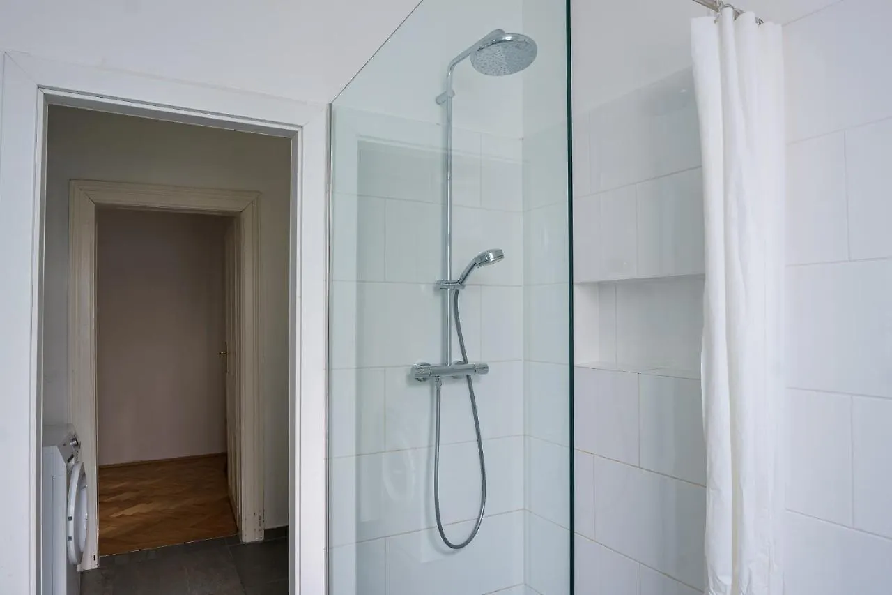 Central Living Apartments - Schoenbrunn Vienna 0*,  Austria