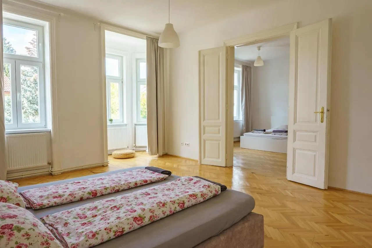 Central Living Apartments - Schoenbrunn Vienna Austria