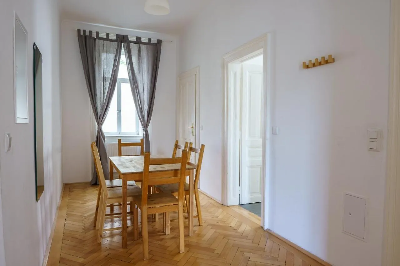 Central Living Apartments - Schoenbrunn Vienna 0*,