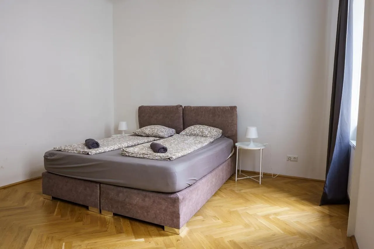 Central Living Apartments - Schoenbrunn Vienna 0*,
