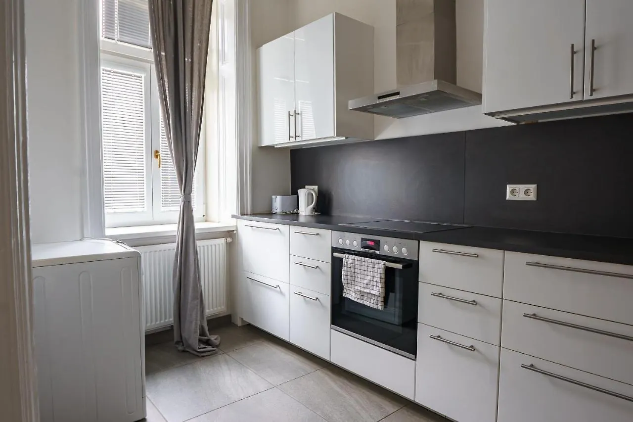 Central Living Apartments - Schoenbrunn Vienna